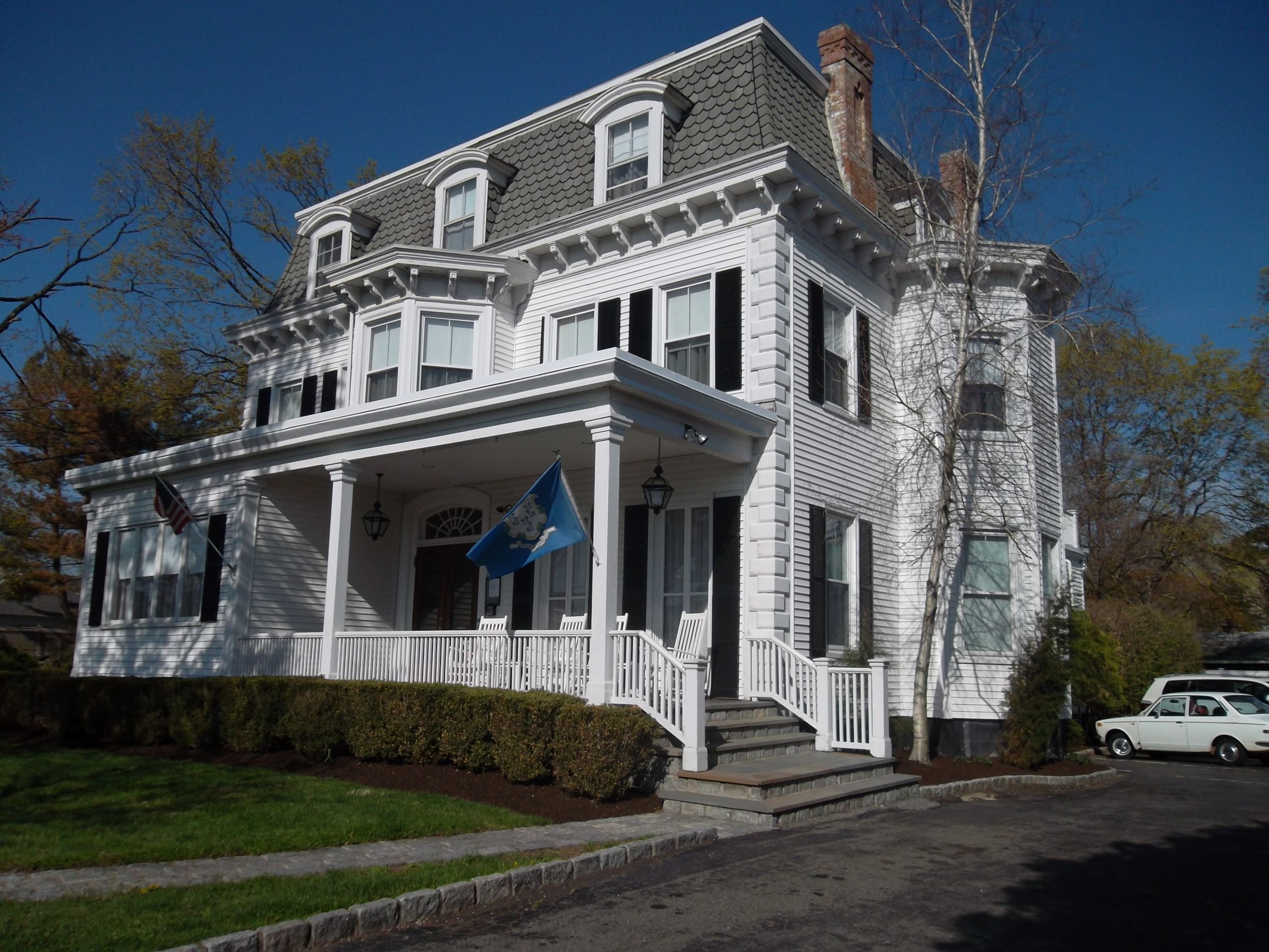  Cos  Cob  Inn Visit CT